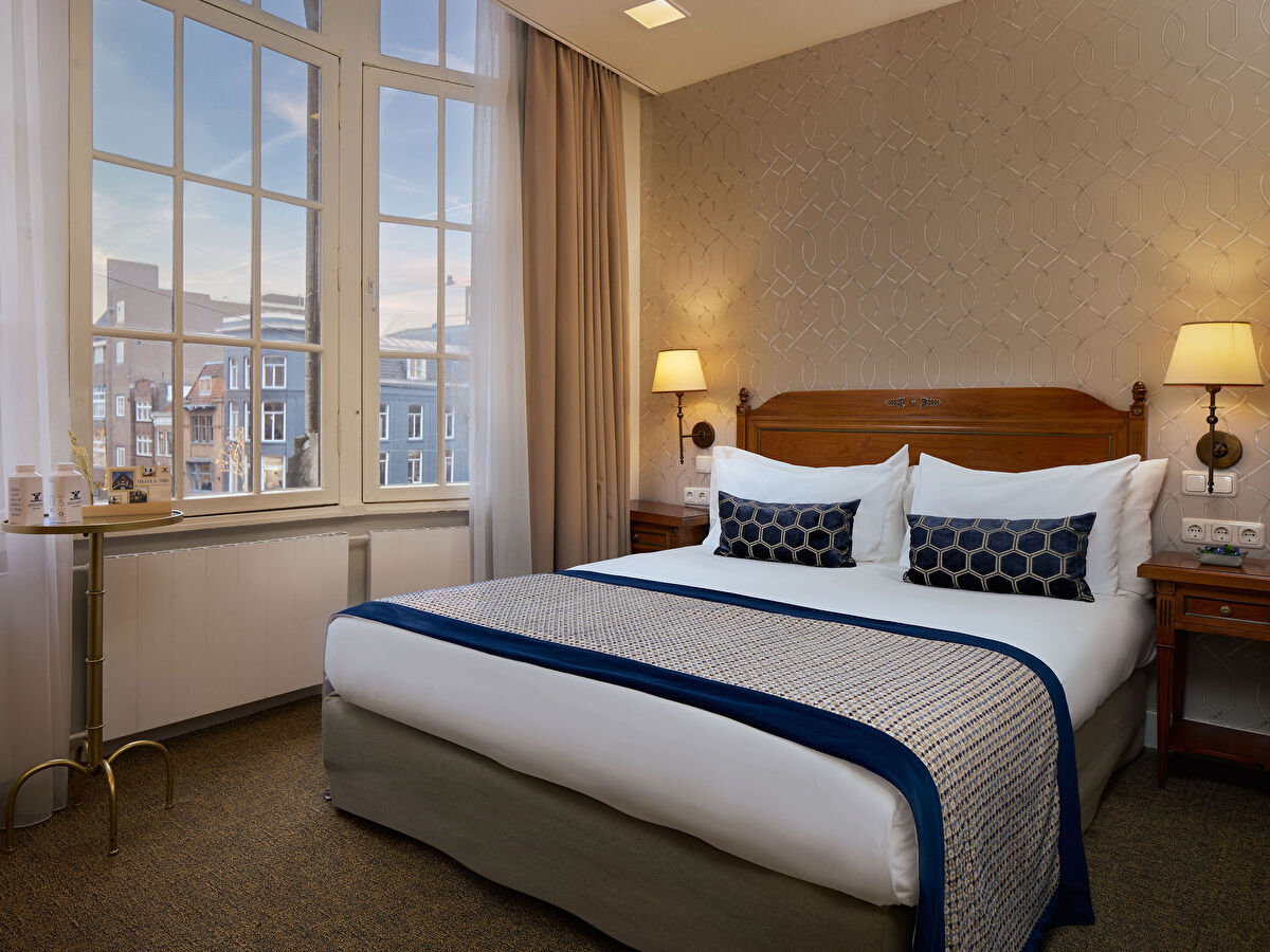 Small Room with Canal View at the Prinsengracht Canal